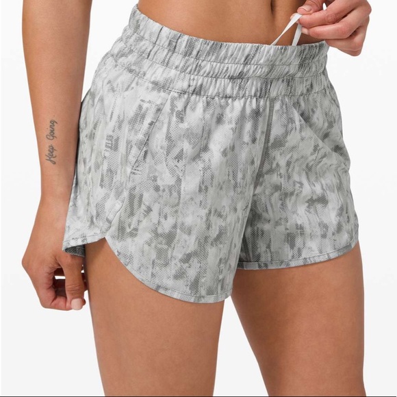 lululemon athletica Pants - Lululemon tracker short 4”